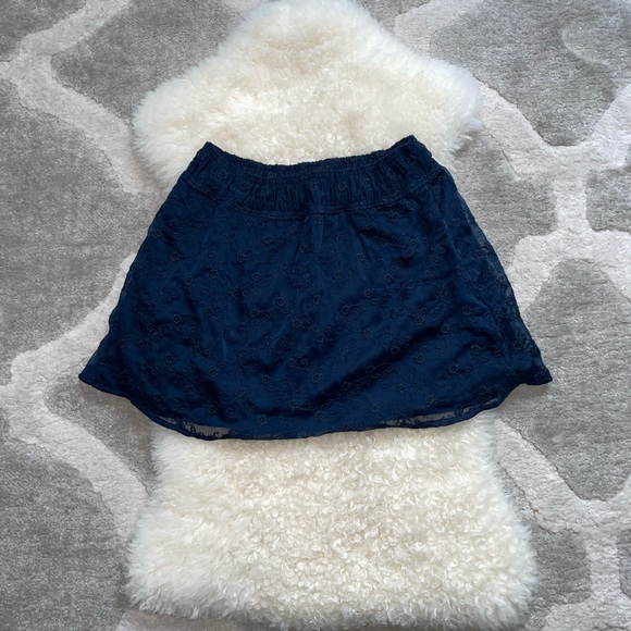 A&F Miniskirt with Chiffon - Picture 2 of 6